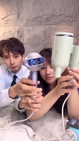 Khi Bố Tan Ca livestream sản phẩm CWELL