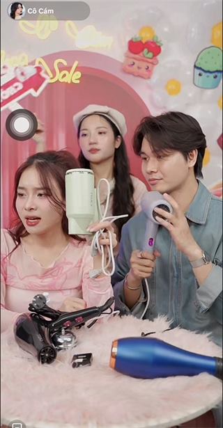 Cô Cám livestream sản phẩm CWELL